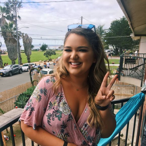 Meet your Posher, Simone - Picture 1 of 1